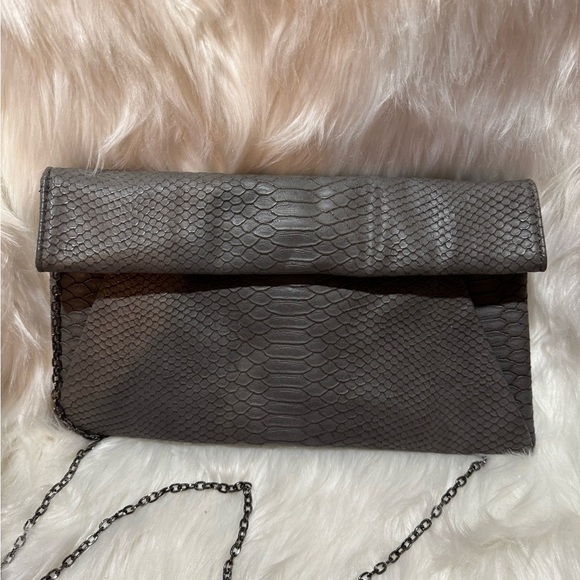 Urban Expressions Handbags - Gray Snakeskin Clutch Bag